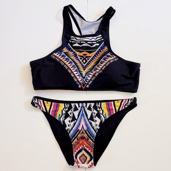 Bikini - Picture 1 of 6